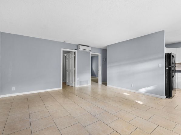181 NW 42nd St APT 3