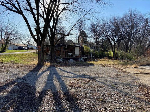 4th image of 5013 Meadow Dr