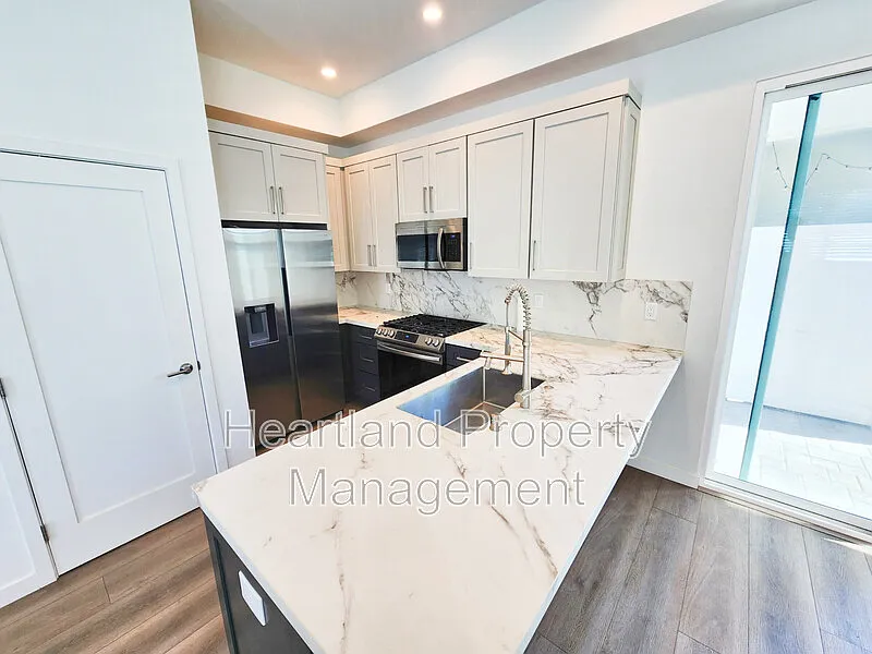 1 bed, 1.0 bath, $2,750 — Photo 3