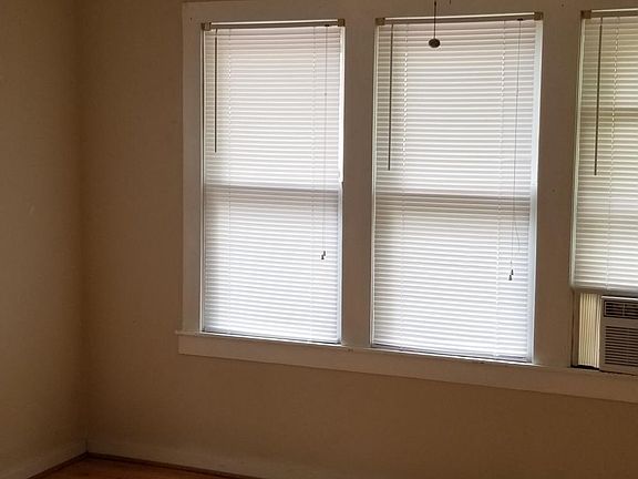 3rd image of 422 Mary St