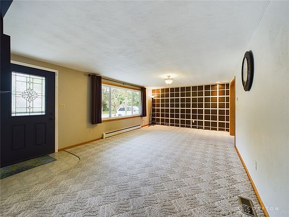 4th image of 8 Sluterbeck Dr