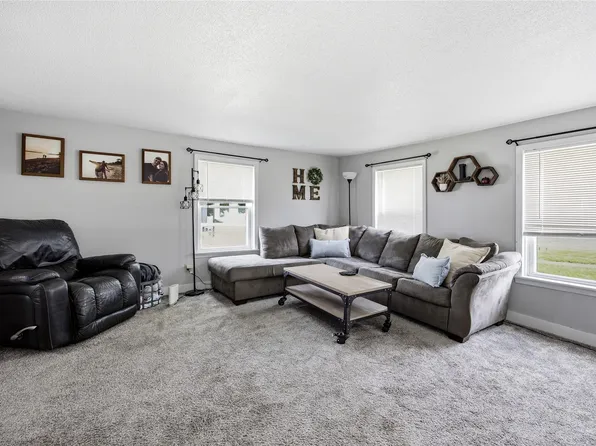 1310 8th St, Marion, IA 52302