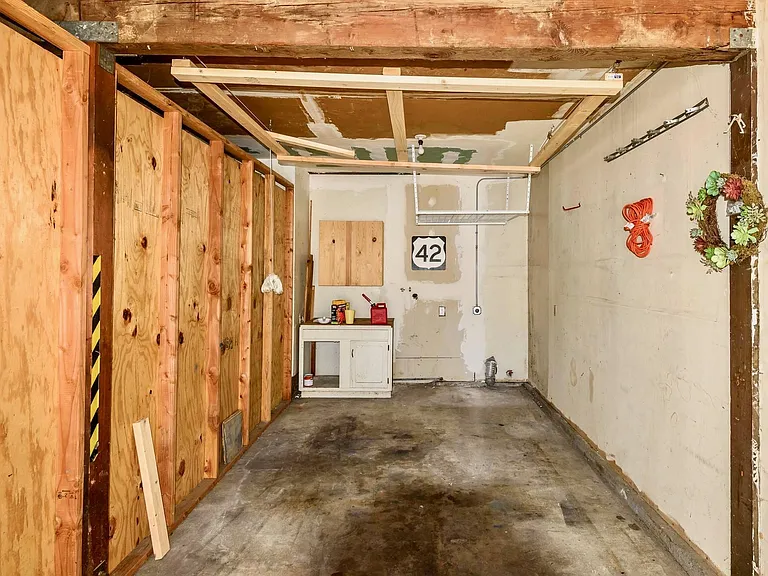Private 1-Car Garage w/ Laundry Hookups