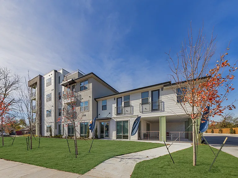 Bluffview Apartments — Photo 27