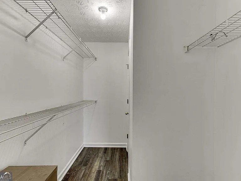 932 Clayton St — Photo 17