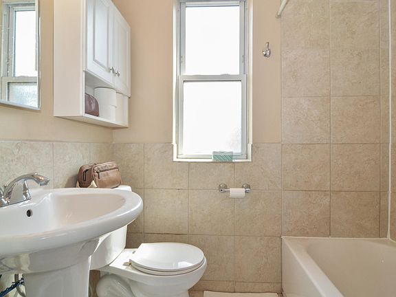 2nd image of 1214 N Wolcott Ave APT 2F