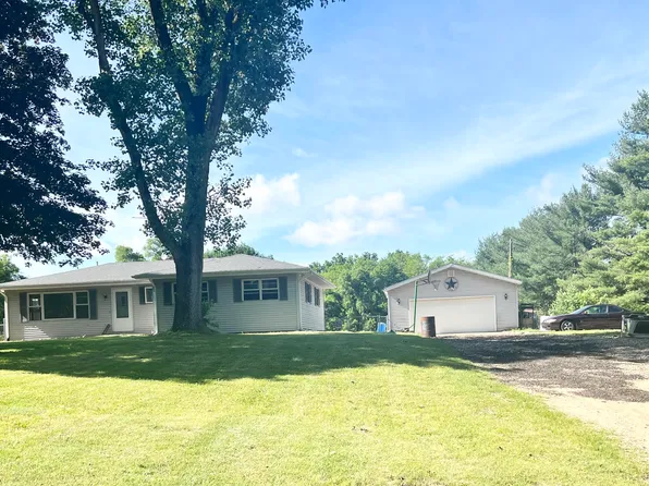 27862 Pine Lake St, Edwardsburg, MI 49112