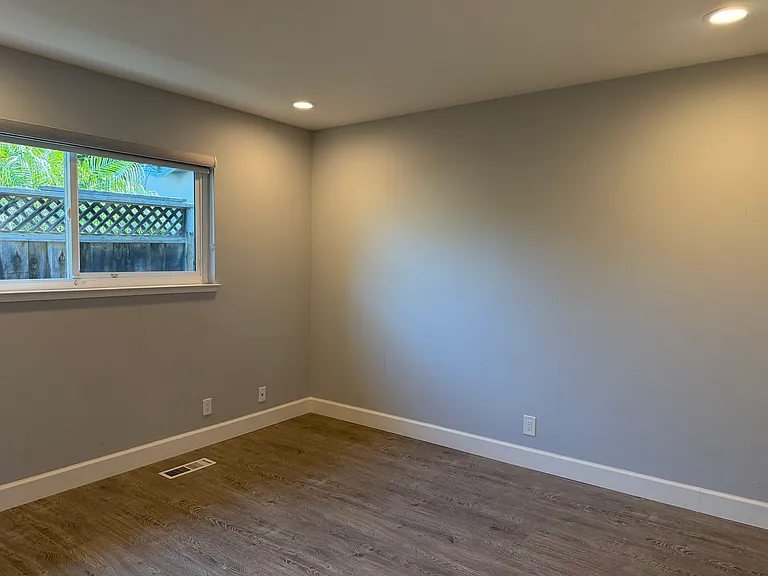 383 Roosevelt Ave — Photo 20