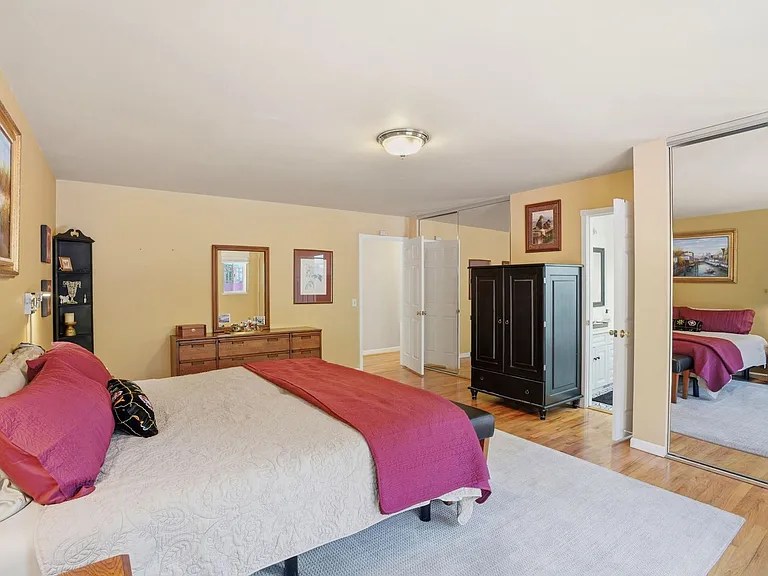 241 Soledad Dr — Photo 23