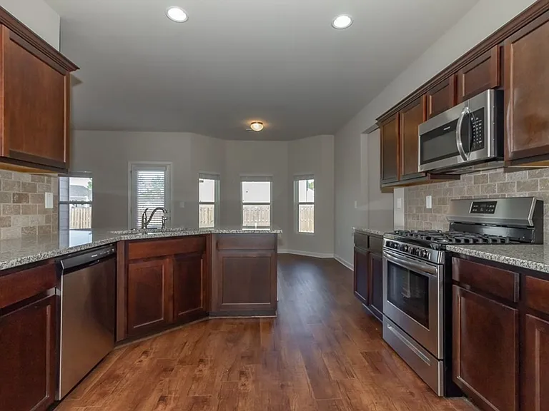 4702 Southwind Rd — Photo 5