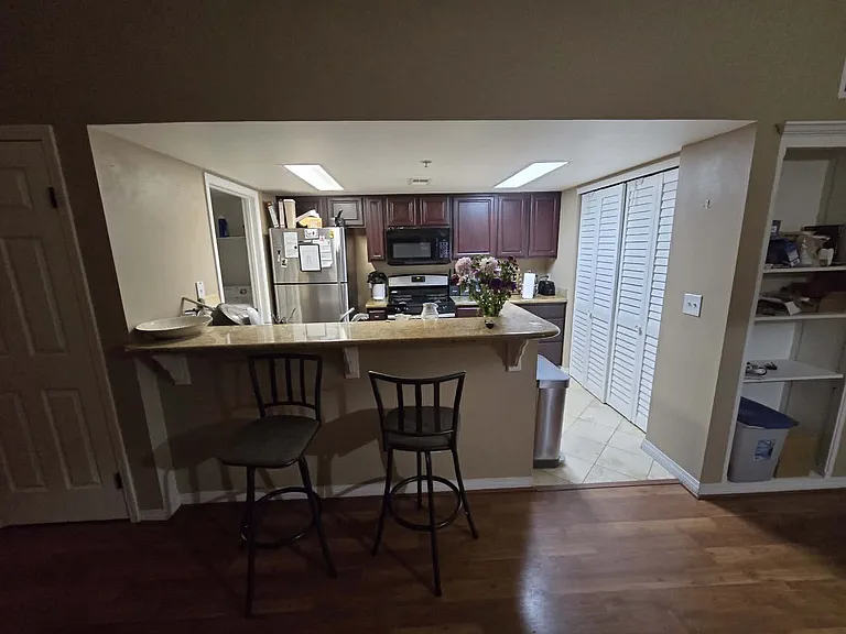 100 N River Cir N #301 — Photo 6
