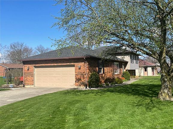 3rd image of 111 Northmoor Dr