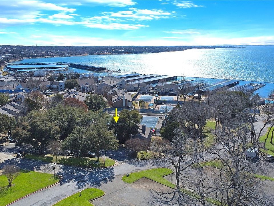1st image of 558 Yacht Club Dr