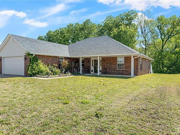 3rd image of 814 Tilghman Dr
