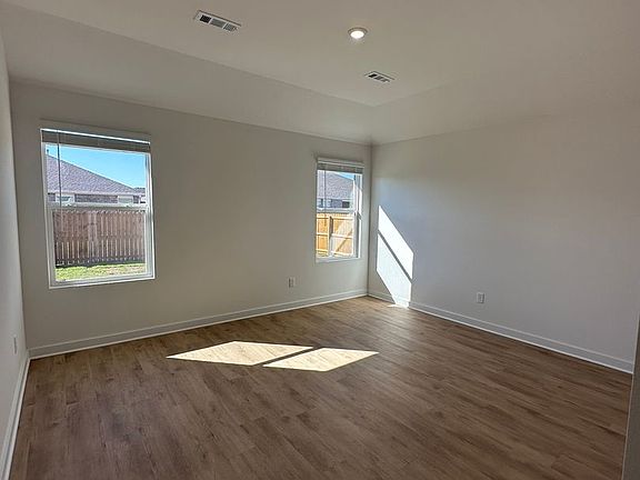 4th image of 301 Ruggles St
