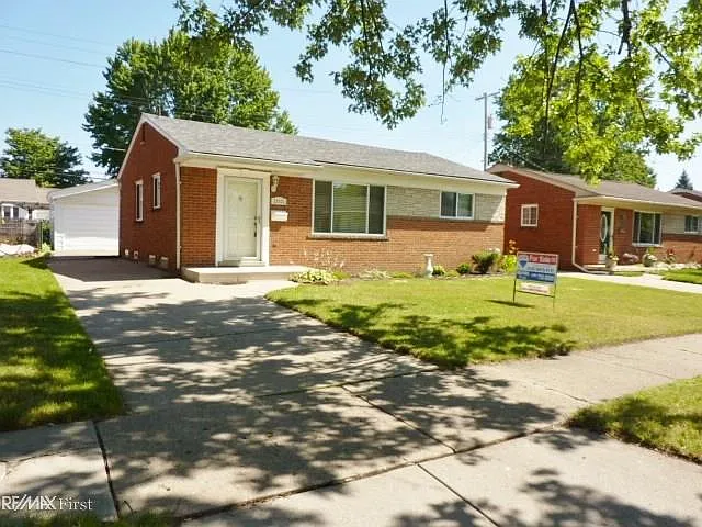 22431 Amherst St photo 1