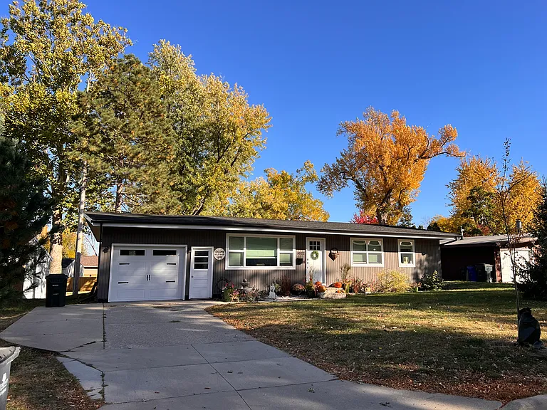 3822 Northwood Dr NE — Photo 1