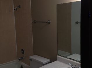 2433 25th St APT 4, Rockford, IL 61108