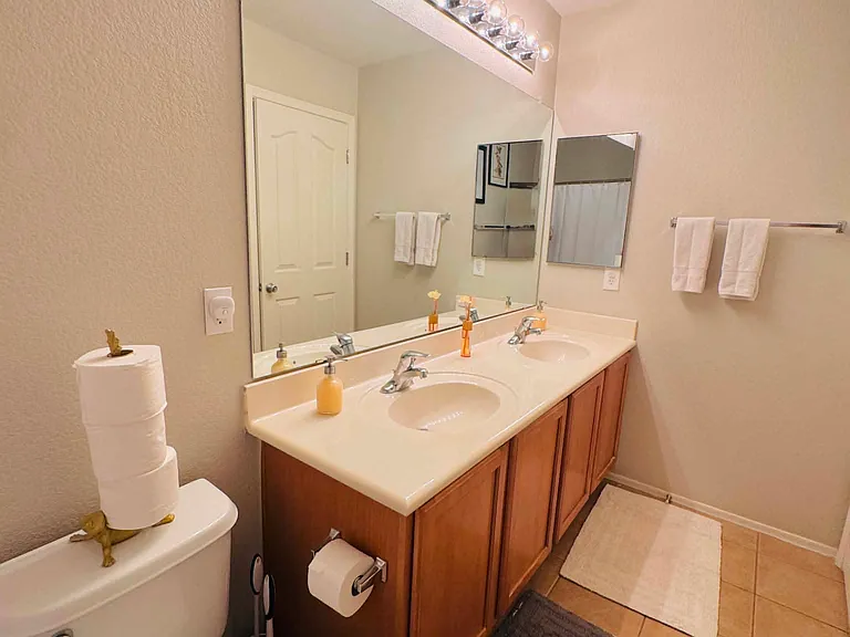 568 W Chatfield St #C — Photo 6