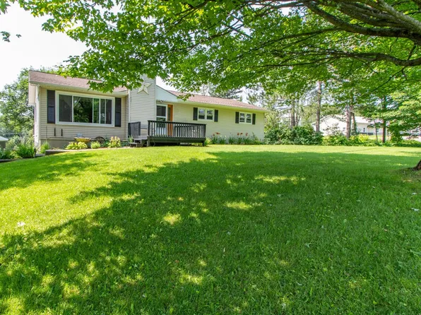 33 VT Route 105, Newport Town, VT 05857