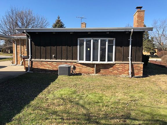 2nd image of 907 E 162nd Pl