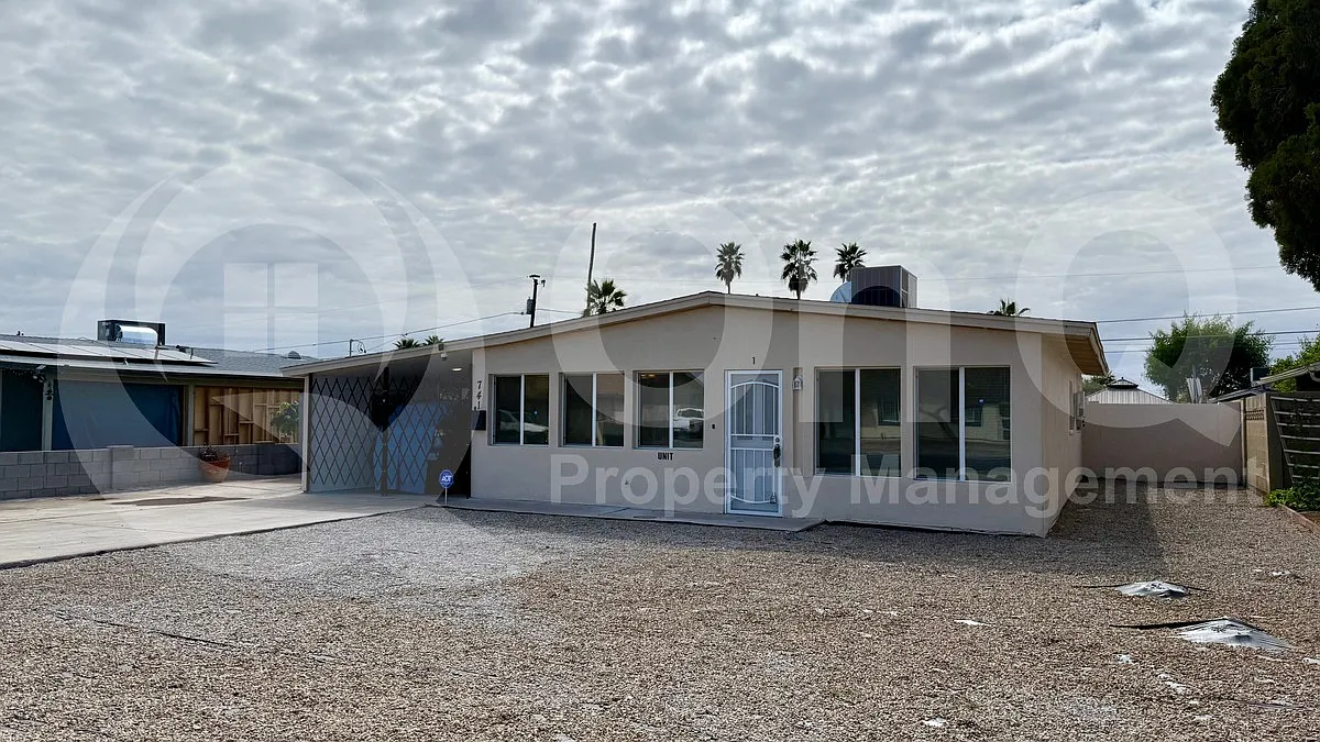 Building Photo - 741 E Erie St #1