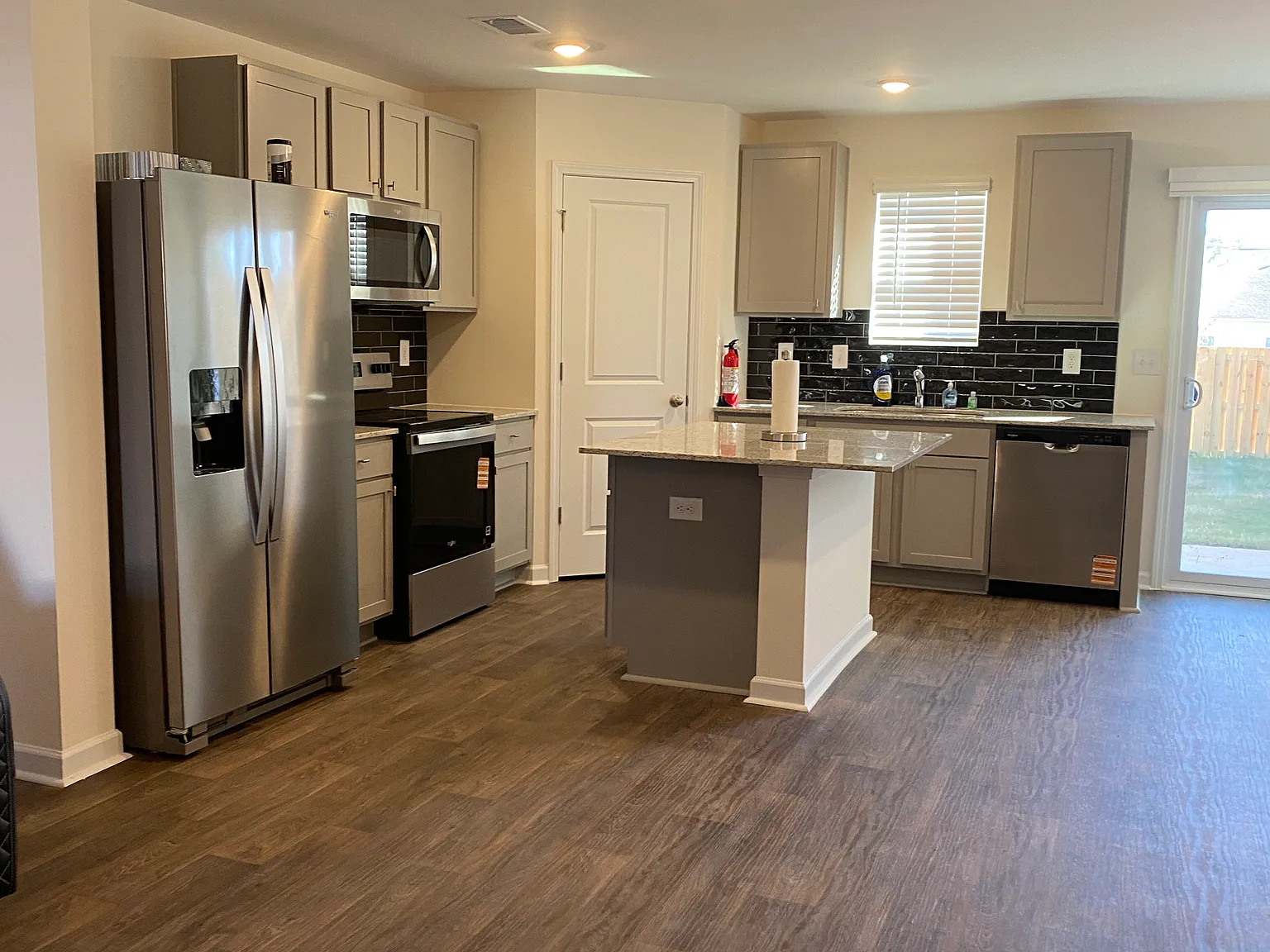 1 bed, 1.5 bath, 1510 sqft, $700 — Photo 3