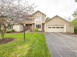 1274 Creekbend Ln, Webster, NY 14580