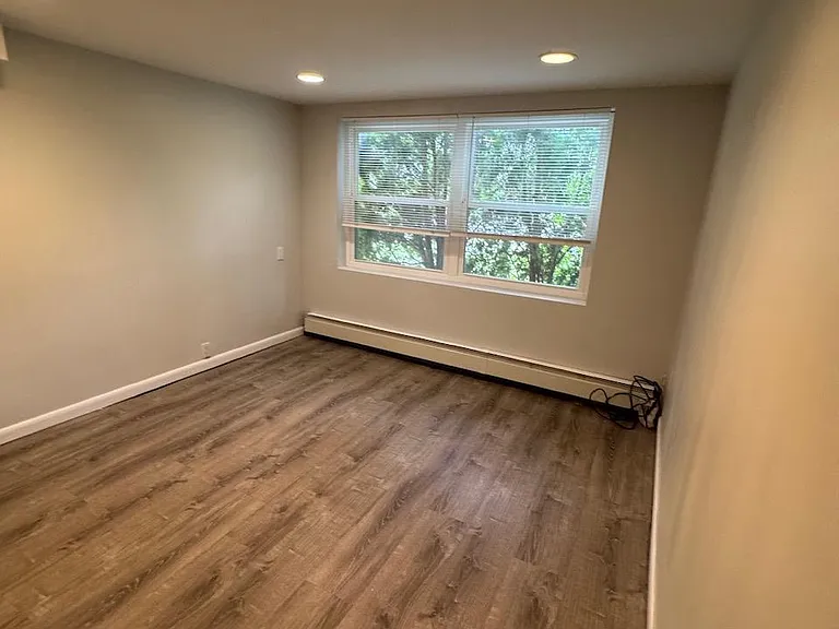 1038 Kingsland Ln — Photo 24