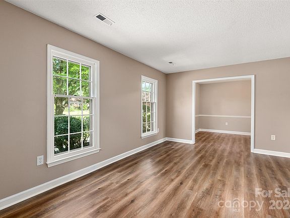 4th image of 2023 Glouchester Cir