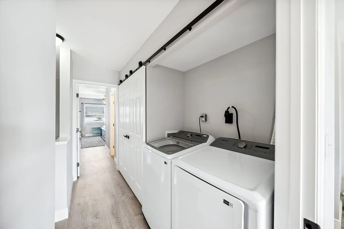 Building Photo - 180 Paradise Blvd #15