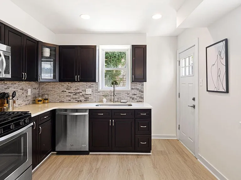 1865 Frankford Ave — Photo 10