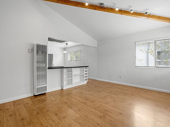 4th image of 510 1/2 San Juan Ave