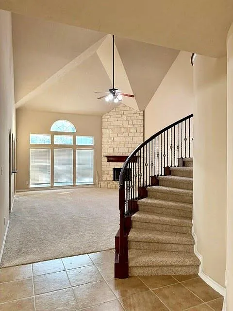 5 bed, 3.5 bath, 3846 sqft, $3,200 — Photo 4