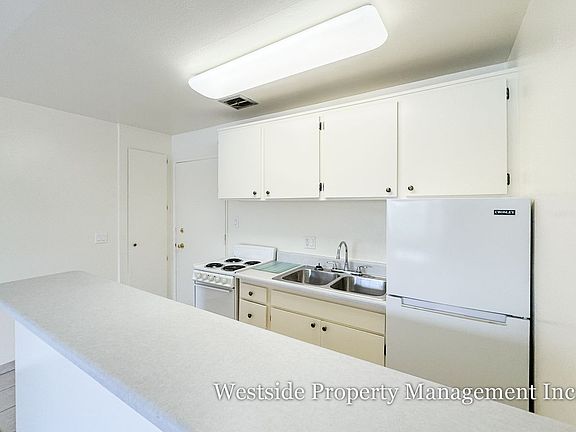 5th image of 5751 Camellia Ave APT 218