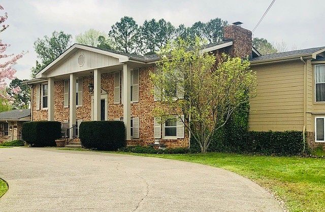 1st image of 900 Hazelwood Dr