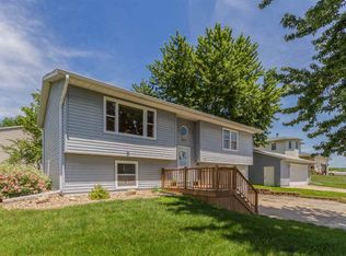 931 Dawn Dr, Elk Run Heights, IA 50707