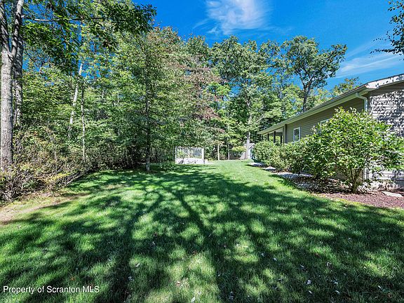 5th image of 101 Hampshire Dr