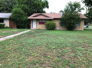 300 W Nueces St, Uvalde, TX 78801