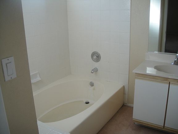 5th image of 216 Clifton Heights Dr