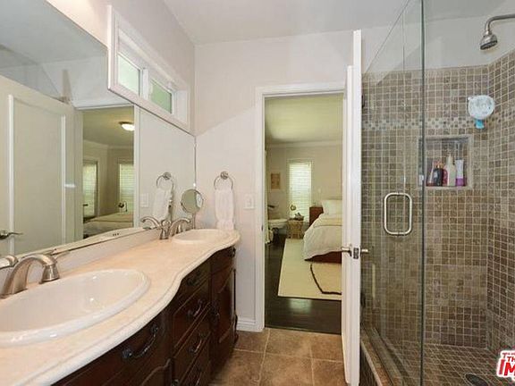 2nd image of 1554 Oriole Ln