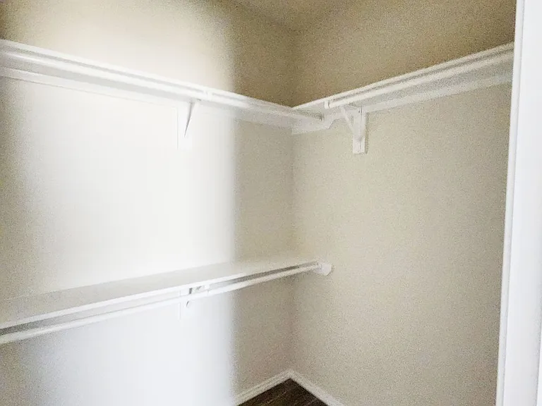 1601 Cortlandt St — Photo 12