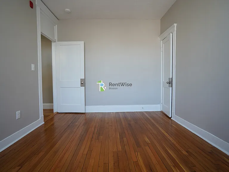79 Gordon St — Photo 10