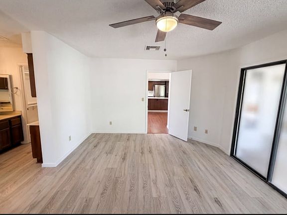 5th image of 218 W Kings Ave