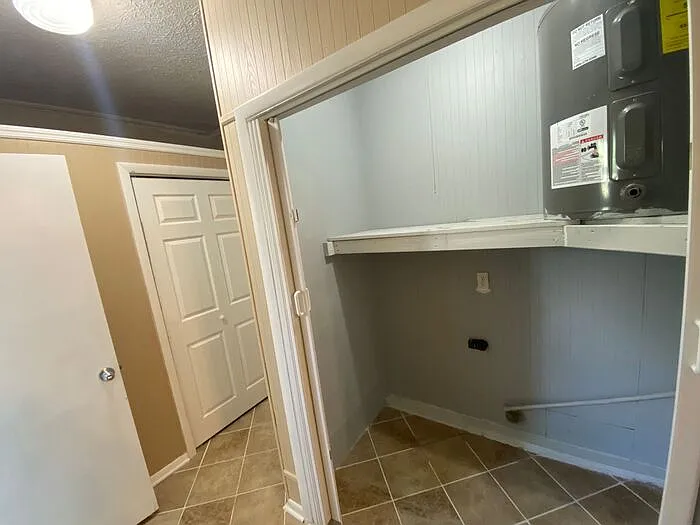 512 Clift Dr — Photo 17