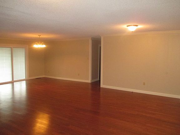 3rd image of 3310 E Park Ave