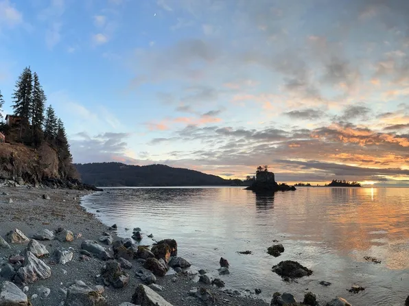 409 Spruce St, Seldovia, AK 99663