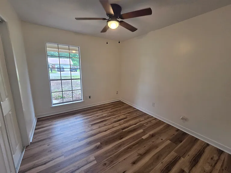 237 Saratoga Dr — Photo 14