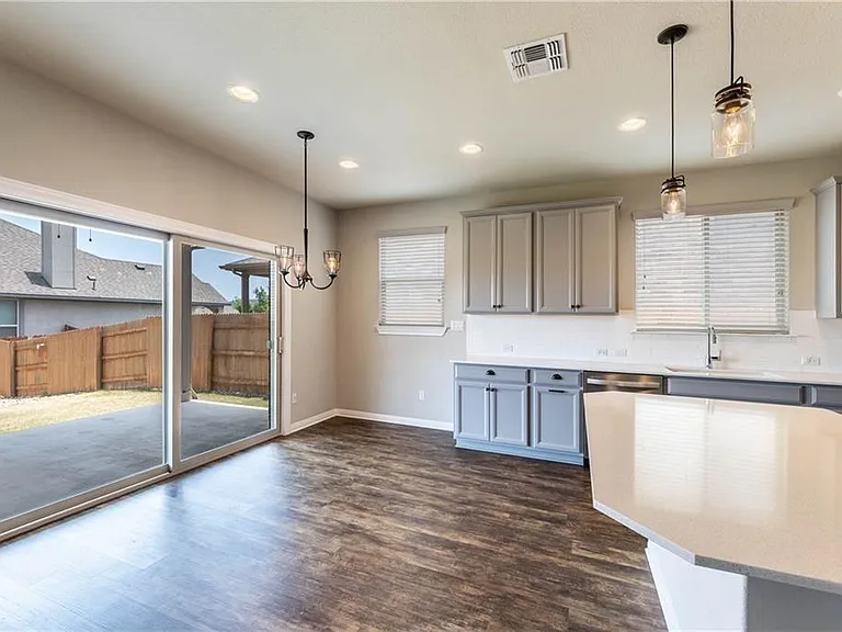 5413 Traviston Dr — Photo 12