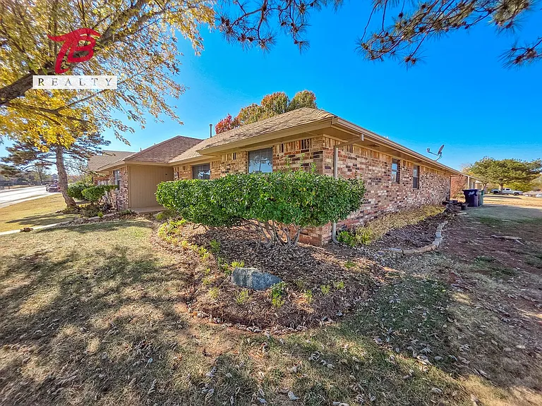 6811 Lyrewood Ln — Photo 7